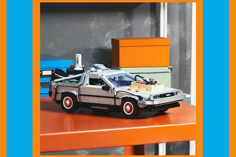 Itt az idő visszarepülni a jövőbe a DeLorean időgéppel!
