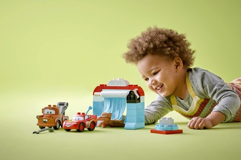 Villám McQueen és Matuka visszatér a LEGO® DUPLO® világába