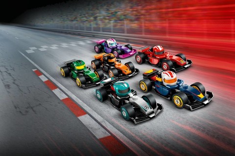 Éld át az F1® izgalmait a LEGO® Gyűjthető F1-es versenyautókkal!