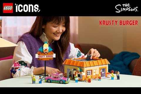 Építsd meg Springfield legendás gyorséttermét: LEGO® The Simpsons™ Krusty Burger szett felnőtteknek