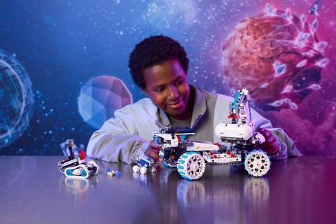 Irány a Hold: LEGO® Technic Lunar Outpost™