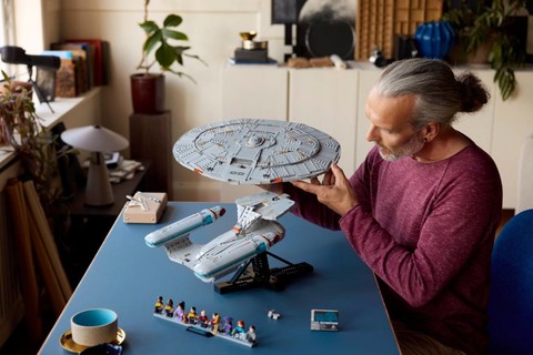 Fedezd fel a galaxis legendáját LEGO® formában – Star Trek: U.S.S. Enterprise NCC-1701-D™