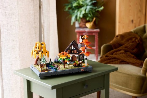 LEGO 2026: Örökítsd meg az ősz varázsát - LEGO® Icons Őszi kert házikóval