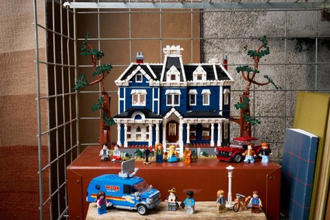 Vörös kód: bemutatjuk a LEGO® Icons Stranger Things: A Creel-ház szettet!