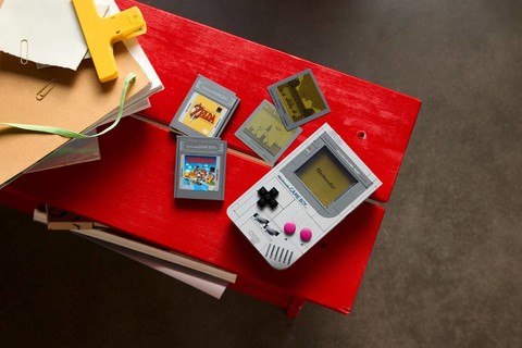 Építsd újra a gyerekkorod legendás játékgépét: LEGO® Game Boy™