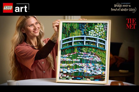 Impresszionista mestermű a faladon: LEGO® Art Claude Monet - Híd a vízililiomos tó felett