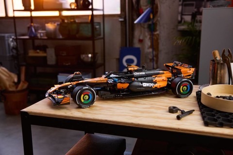 LEGO® Technic McLaren MCL39 F1® - pole pozícióban a szenvedély