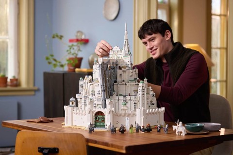 Építsd meg Középfölde legendás Fehér Városát a LEGO® A Gyűrűk Ura: Minas Tirith™ készlettel