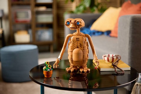 A filmtörténet egyik legkedvesebb földönkívülije most LEGO® formában is életre kel