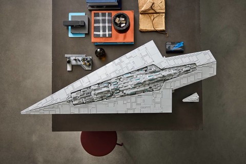 A Birodalom ereje monumentális méretben: LEGO® Star Wars™ Executor szuper csillagromboló