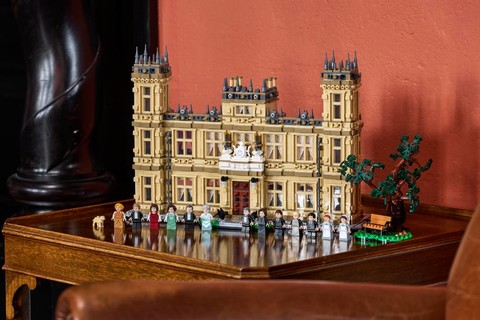 Az ikonikus kastély LEGO® kockákból: LEGO® Ideas Downton Abbey