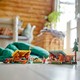 LEGO® Friends 42624 - Otthonos kabinok a kalandtáborban