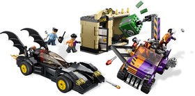 Batmobil és Kétarcú versenyben