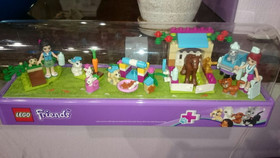 Friends Display Box 07