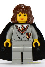 Hermione Granger - Griffendél pulóver, Világosszürke nadrág, Fekete köpeny csillagokkal