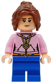 Hermione Granger világos rózsaszín pulóverben
