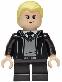 Draco Malfoy rövid lábakkal, fekete kabátban