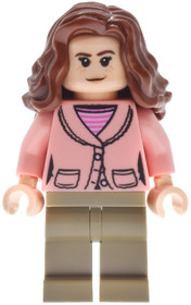 Hermione Granger rózsaszín kabátban