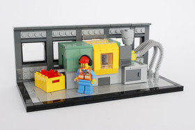 LEGO® 2018 Jótékonysági LEGO árverés JLA1805 - LEGO gyár részlet / fröccsöntőgép