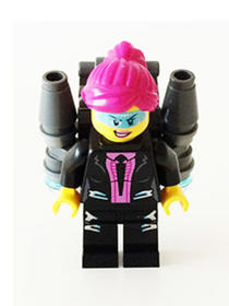 Agent Caila Phoenix, jetpackkal