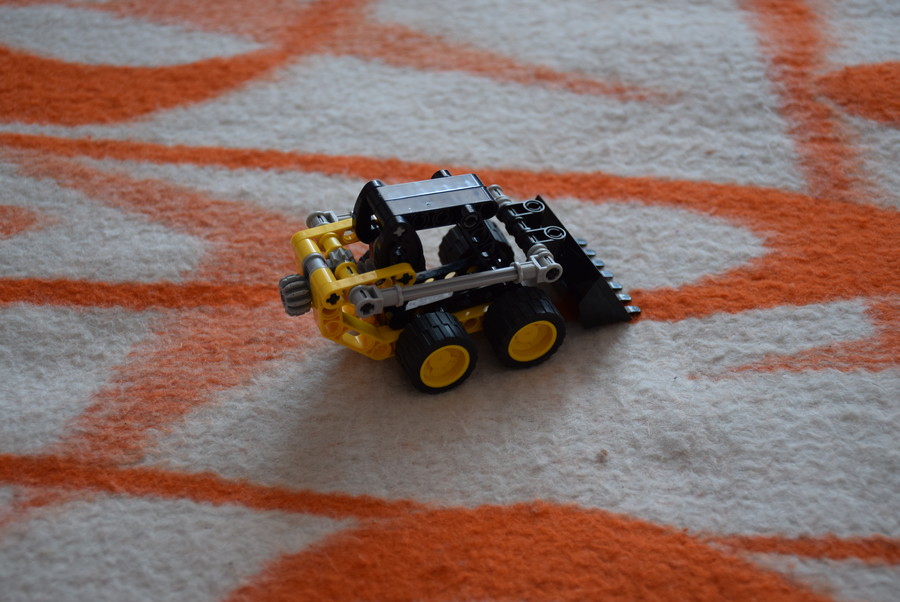 8418 mini rakodó