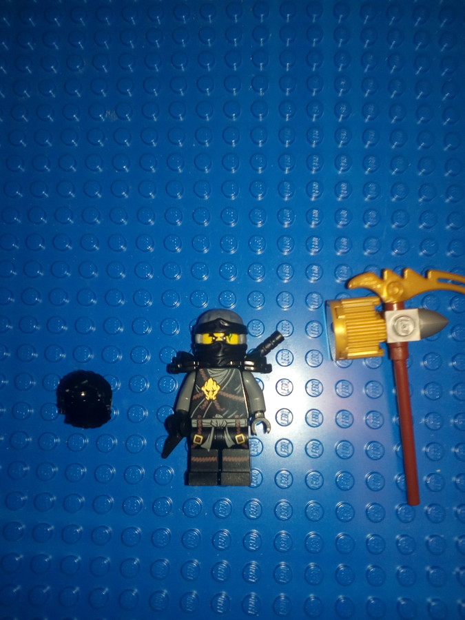 Cole a Ninjago magazinban