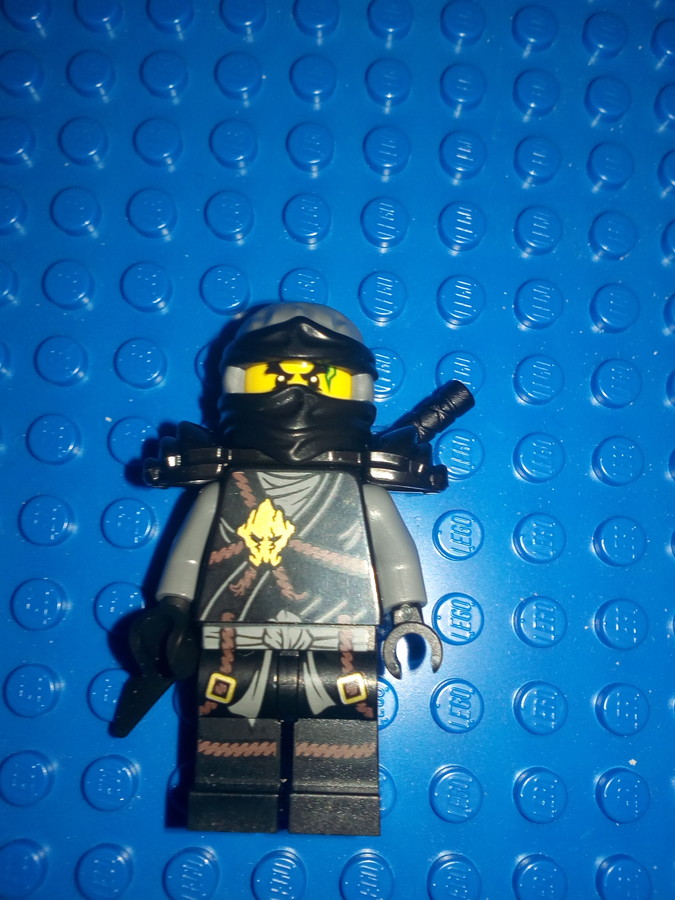 Cole a Ninjago magazinban
