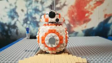 Rey találkozik BB-8-tel