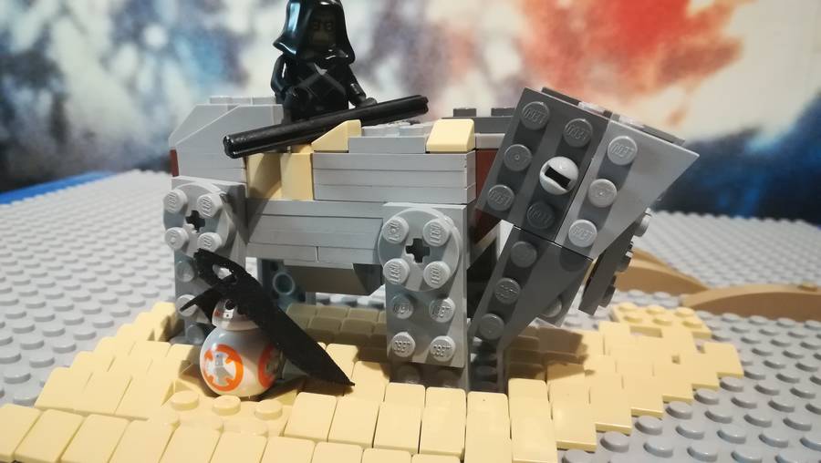 Rey találkozik BB-8-tel