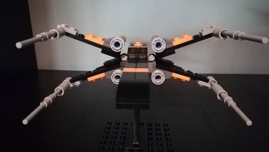 75102 Poe's X-Wing Fighter lekicsinyített változata