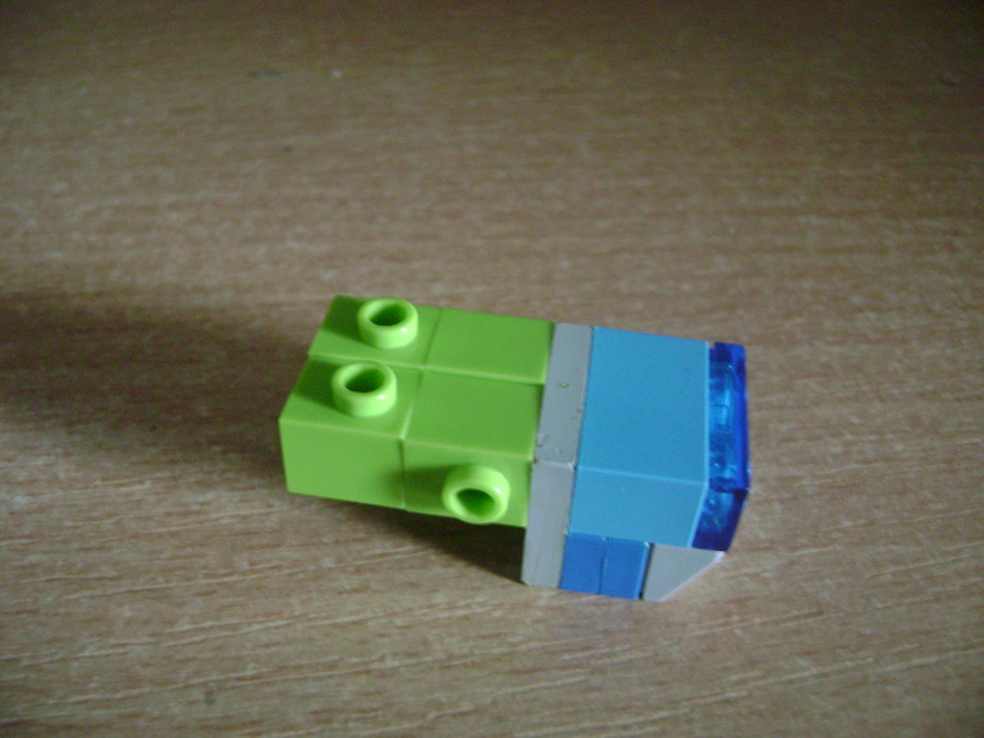 Mini LEGO Millenium Falcon