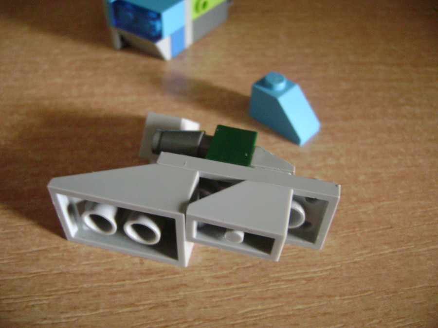 Mini LEGO Millenium Falcon