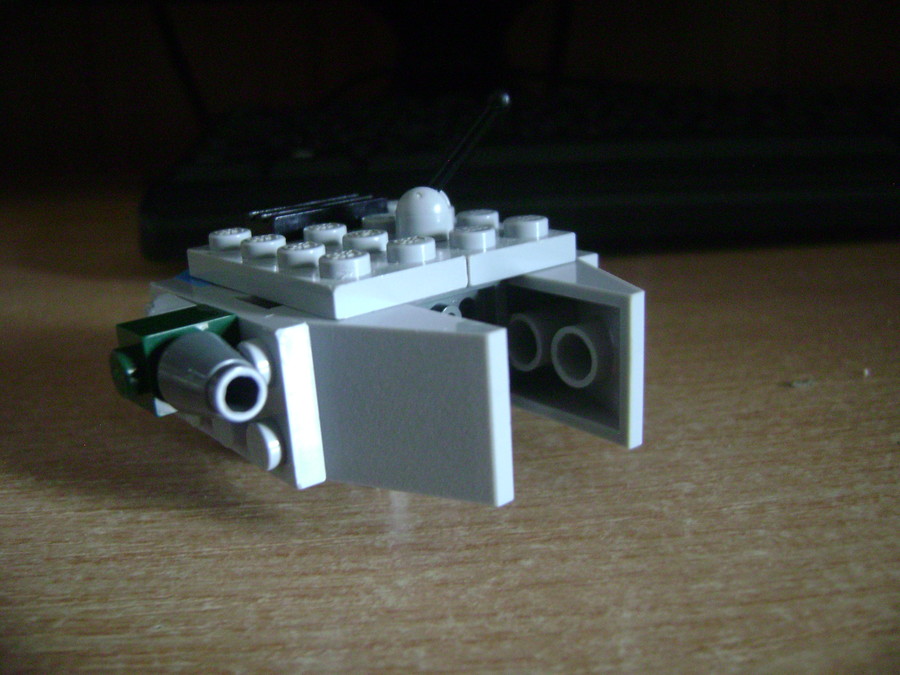 Mini LEGO Millenium Falcon
