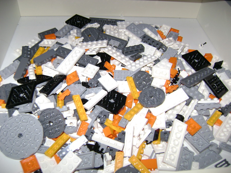 BB-8,R2-D2,C-3PO,AT-AT LEGO-ból