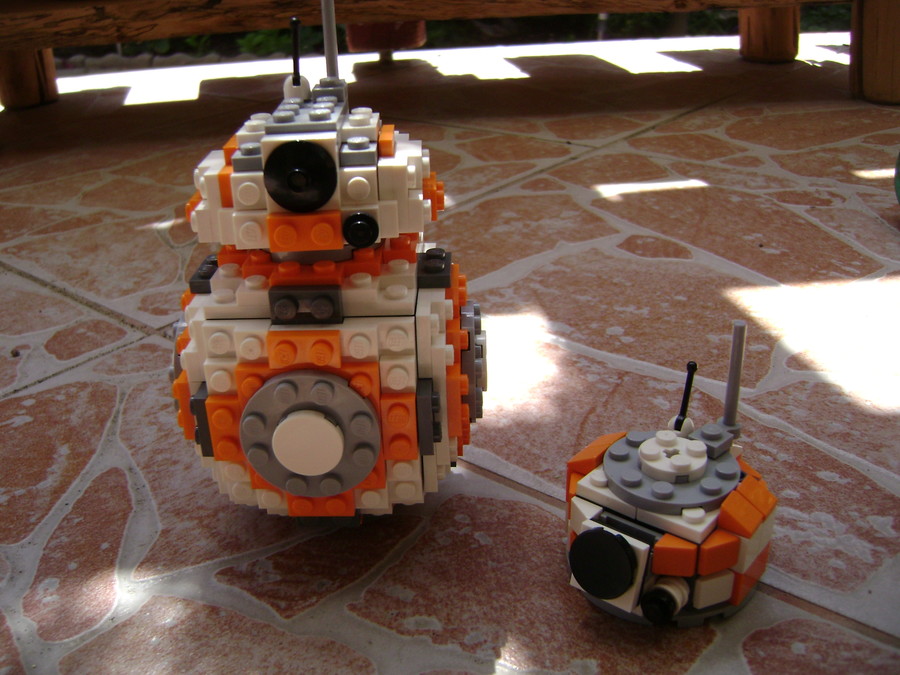 BB-8,R2-D2,C-3PO,AT-AT LEGO-ból