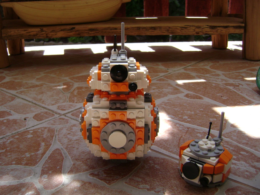 BB-8,R2-D2,C-3PO,AT-AT LEGO-ból