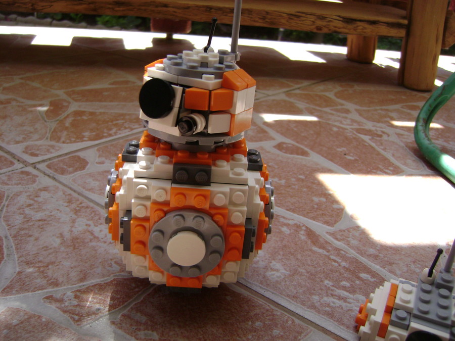 BB-8,R2-D2,C-3PO,AT-AT LEGO-ból