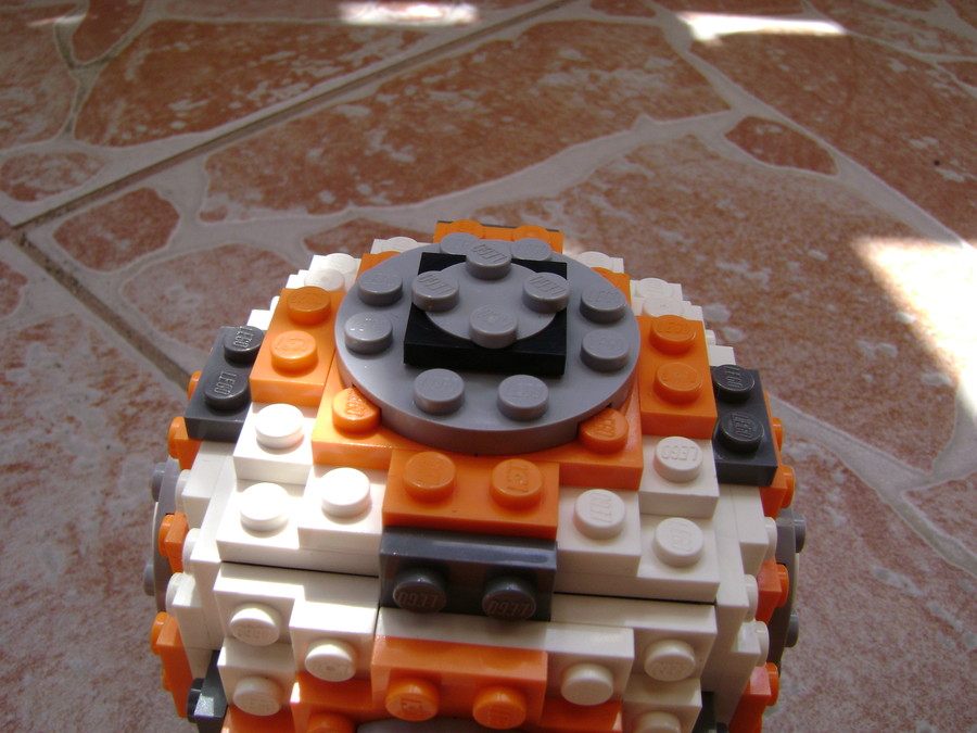 BB-8,R2-D2,C-3PO,AT-AT LEGO-ból