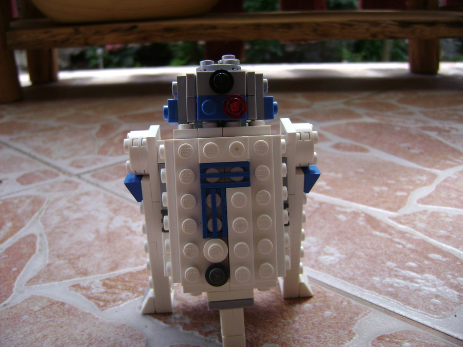 BB-8,R2-D2,C-3PO,AT-AT LEGO-ból