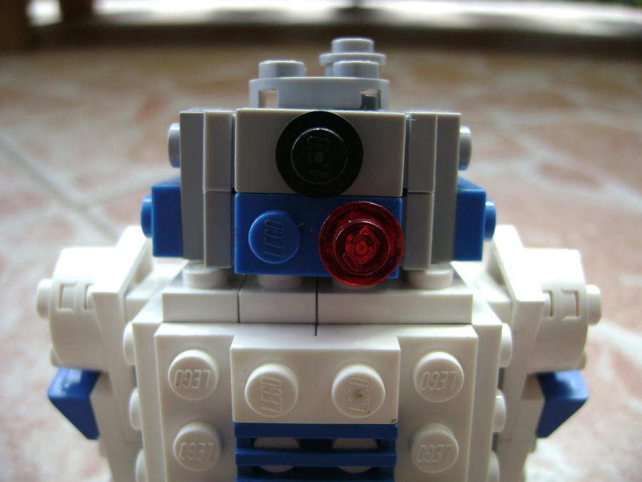 BB-8,R2-D2,C-3PO,AT-AT LEGO-ból