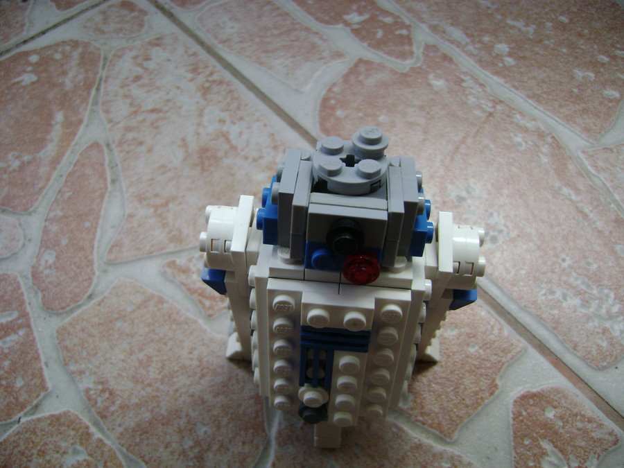 BB-8,R2-D2,C-3PO,AT-AT LEGO-ból