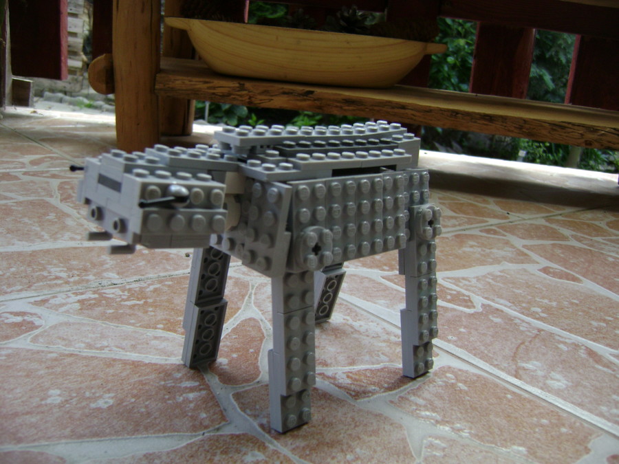 BB-8,R2-D2,C-3PO,AT-AT LEGO-ból