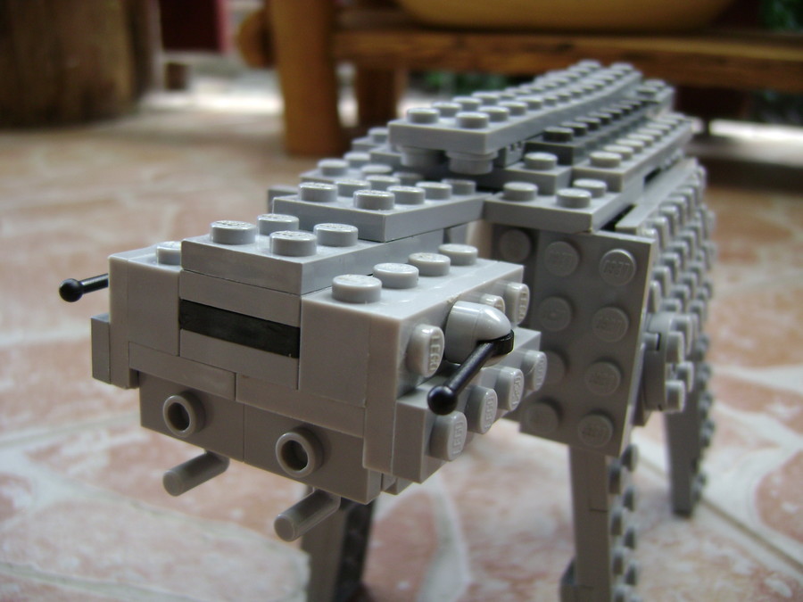 BB-8,R2-D2,C-3PO,AT-AT LEGO-ból