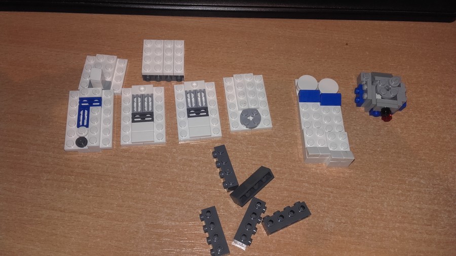 Lego R2-D2 :)