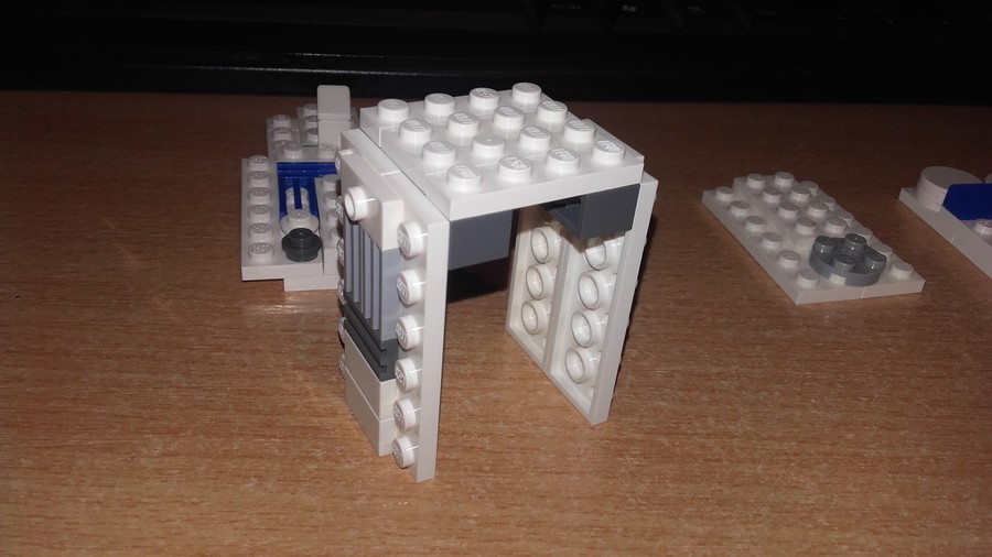 Lego R2-D2 :)