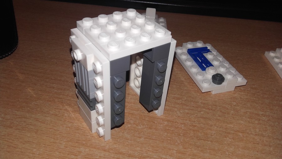 Lego R2-D2 :)