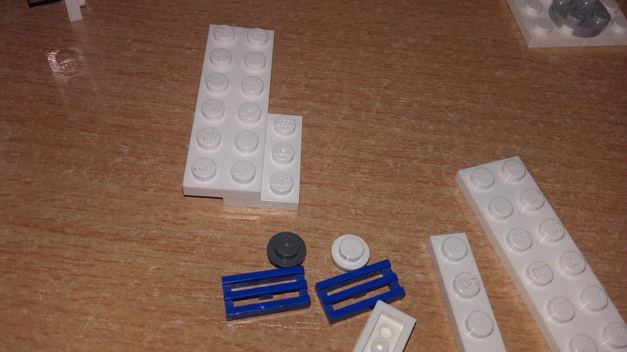 Lego R2-D2 :)