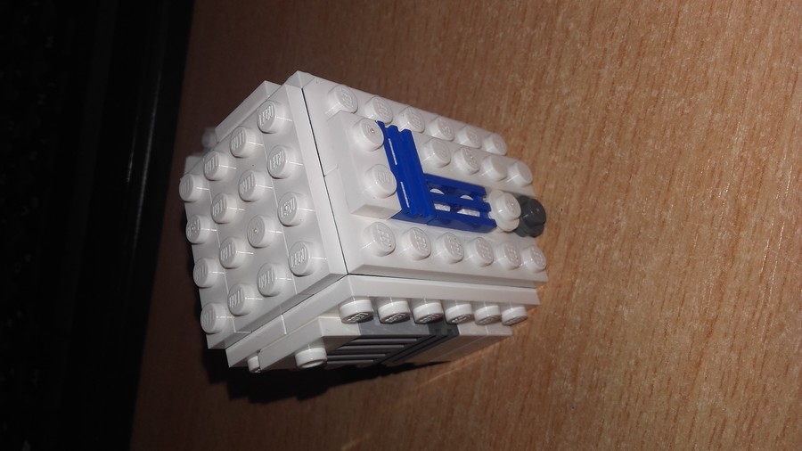 Lego R2-D2 :)