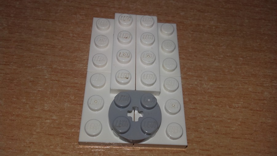 Lego R2-D2 :)