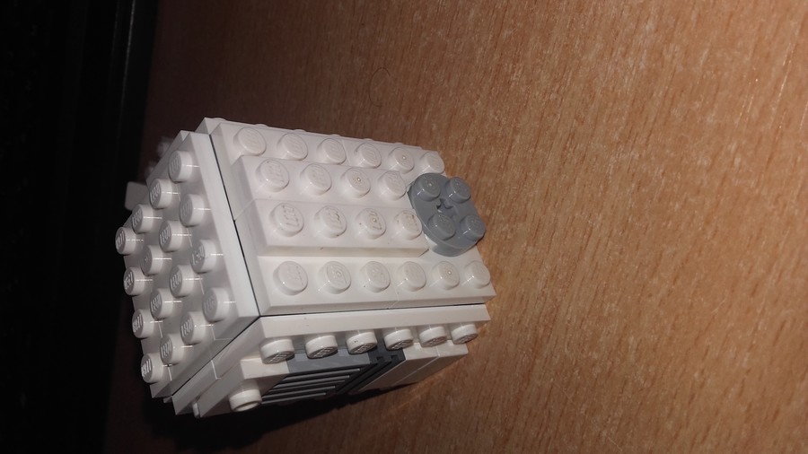 Lego R2-D2 :)